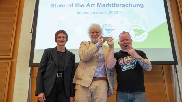 Preis der Deutschen Marktforschung für Concept m AI - Innovationspreis 2025 (v.l.): Dr. Susanne Wehde, Juryvorsitzende Innovationspreis, Dirk Ziems und Dr. Steffen Schmidt, beide Concept m AI - Quelle: BVM/Christian Augustin